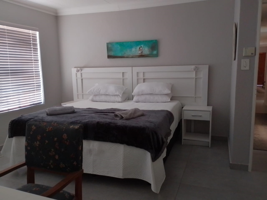 To Let 3 Bedroom Property for Rent in Azalea Park North West